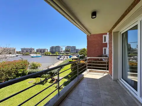 Av. del Puerto  al 300