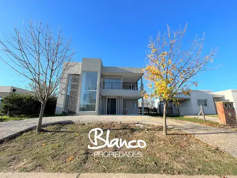 Casa  en Venta en Santa Guadalupe, Pilar del Este, G.B.A. Zona Norte