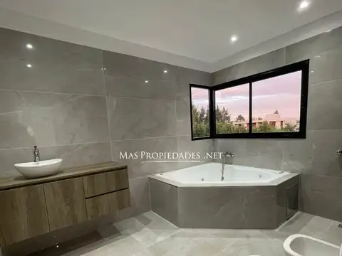 Casa en Venta en Ezeiza, USD 419.999