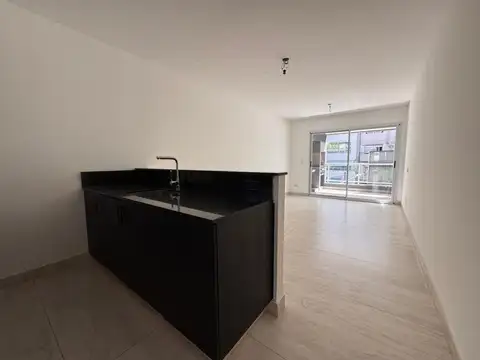 2 AMBIENTES CON PATIO Y COCHERA LANUSITA PREMIUM