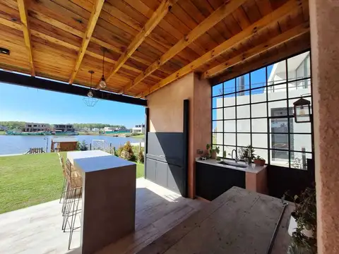 Casa 4 ambientes con 3 baños