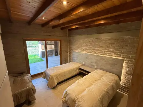 Casa 4 ambientes con 2 baños