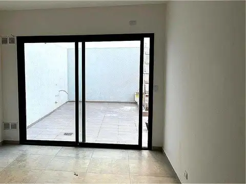 Excelente Departamento de  3 Ambientes con Patio a Estrenar – Villa del Parque