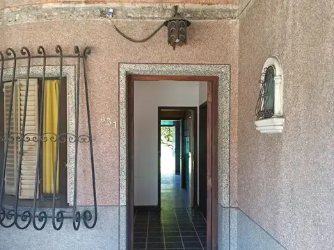 VENTA DE CASA 4 AMB RAMOS MEJIA- OPORTUNIDAD