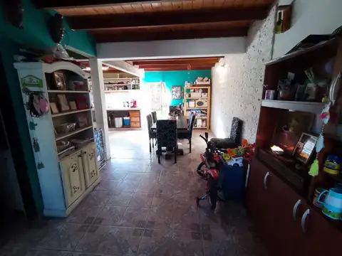 Casa 5 ambientes con 2 baños