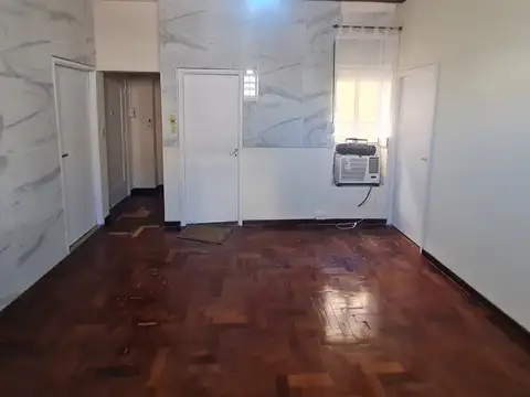 Tipo casa 2 ambientes primer piso contrafrente muy luminoso y silencioso