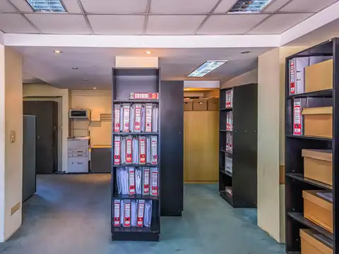 Oficina 5 ambientes con 2 baños