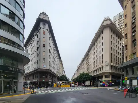 Av. Roque Saenz Peña al 800