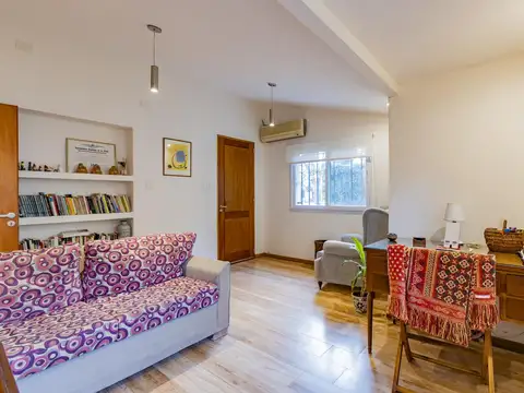 Venta de Casa de cuatro dormitorios en Esq. 490 y 21 - Gonnet