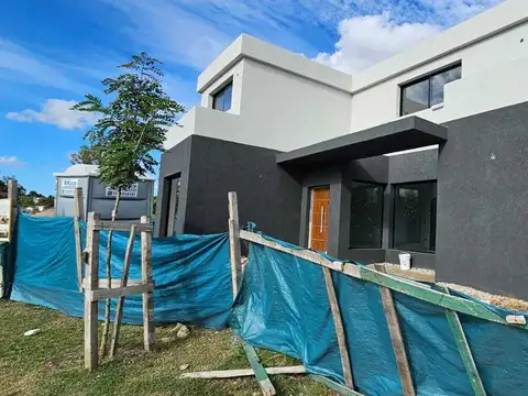 Casa  en Alquiler en Santa Sofía, Pilar del Este, Pilar