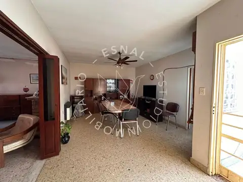 Casa 7 ambientes con 1 baño