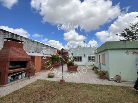 Venta Casa 2 Dorm. con Cochera y Piscina