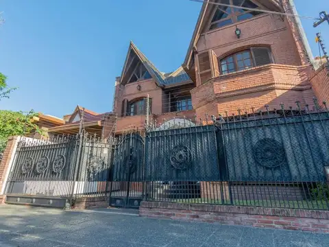 Casa en Venta con 4 cocheras