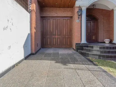 Casa 6 ambientes con 4 baños