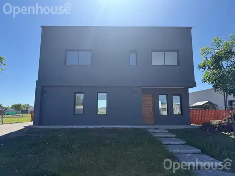 Casa en  BARRIO SAN PABLO CON PULMÓN A UN ESPACIO VERDE!