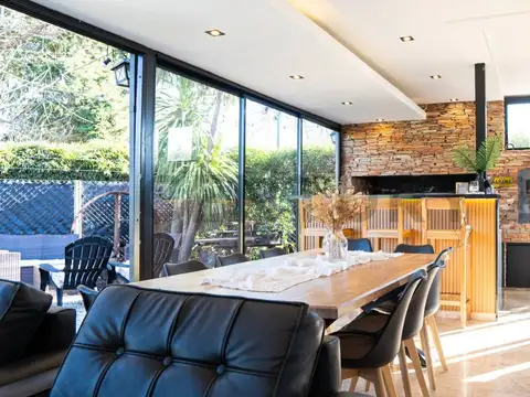 Casa en Venta con 4 cocheras