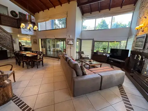 VENTA CASA 4 DORMITORIOS BARRIO CERRADO EL CIELO