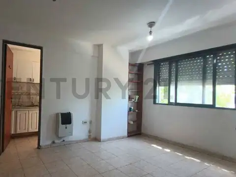 44 entre 1 y 2 300, Piso 1