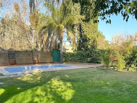Casa en Venta con 2 cocheras