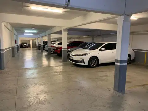 VENTA COCHERA CUBIERTA - FLORES