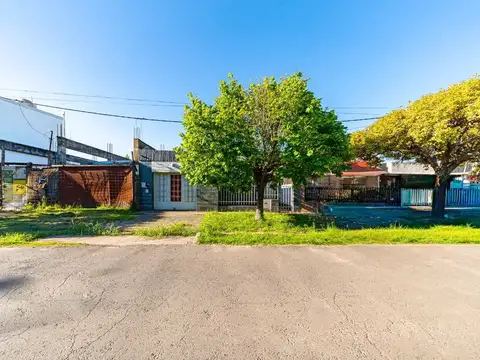 CASA EN VENTA EN BARRIO MATHEU DE DOS DORMITORIOS