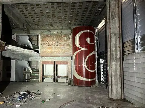 Edificio en block en venta, 2300m2 aprox. Plantas de 400m2 aprox, PB en doble altura. A reciclar.