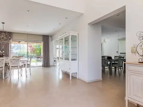 Casa 5 ambientes con 2 baños