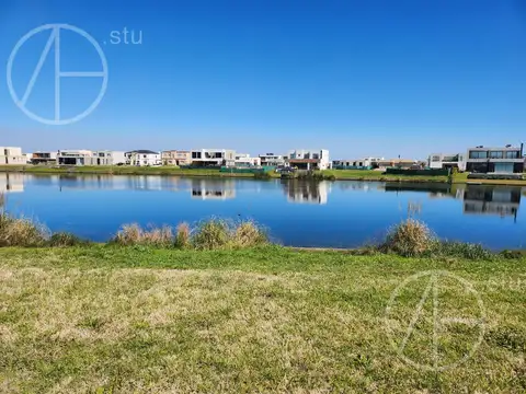 Lote en venta a la laguna en Riberas