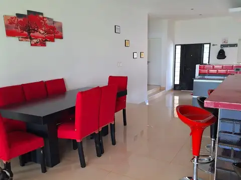 Casa 5 ambientes con 2 baños