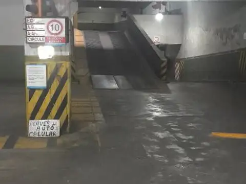 Cochera en venta - 12Mts2 - Flores