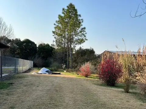 Excelente lote parquizado