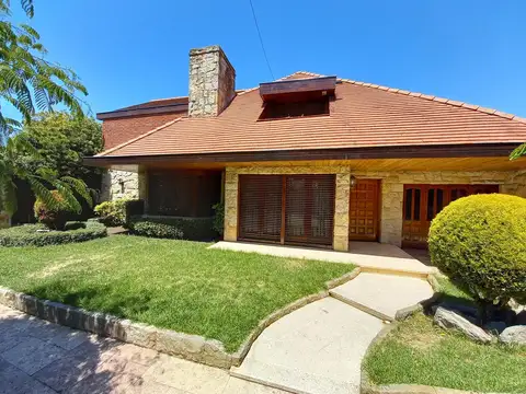 Magnifico Chalet 5 ambientes sobre dos lotes Parque Luro