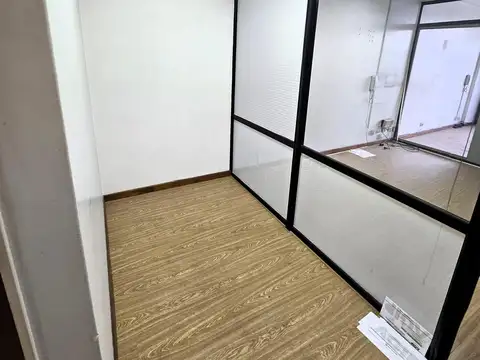 Oficina en  Belgrano al frente con baño propio