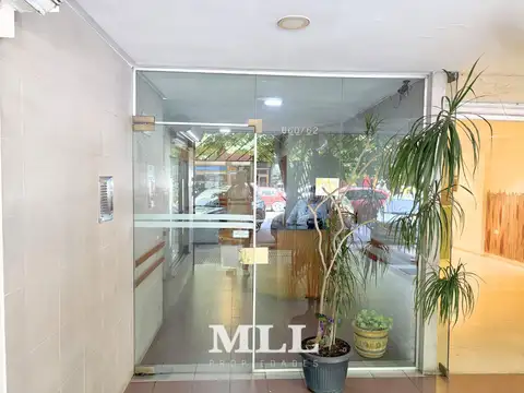 Uruguay al 660 y Viamonte. Oficina 4 ambientes. VENTA o ALQUILER. Impecable.