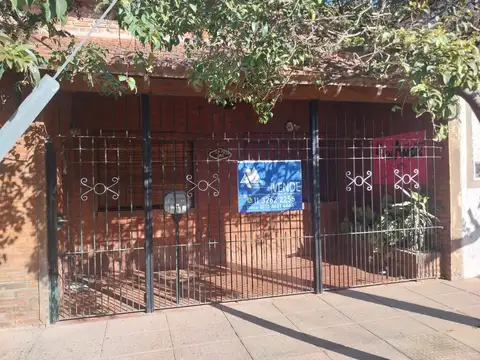 Casa + 2 Deptos. + Loft, en Merlo