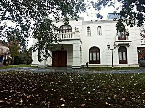 Casa en Venta con 2 cocheras