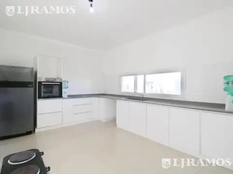 Casa 4 ambientes a la  Venta Barrio Santa Isabel II lote interno MB