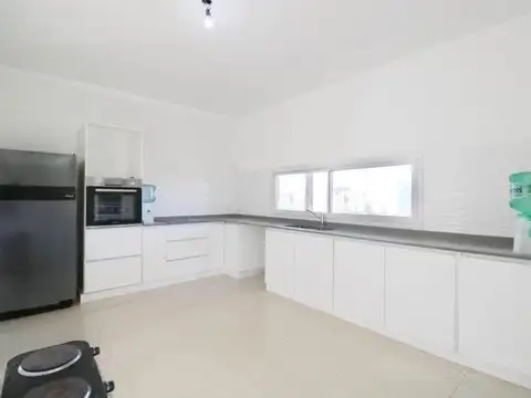 Casa 4 ambientes a la  Venta Barrio Santa Isabel II lote interno MB