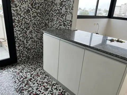 Av Cruz 6100, Piso 2