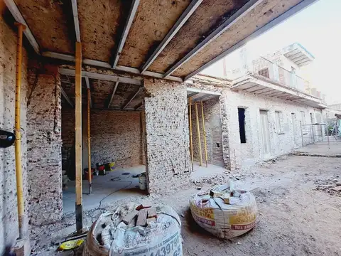 CASA CON COCHERA EN VENTA EN ROSARIO - BARRIO ABASTO