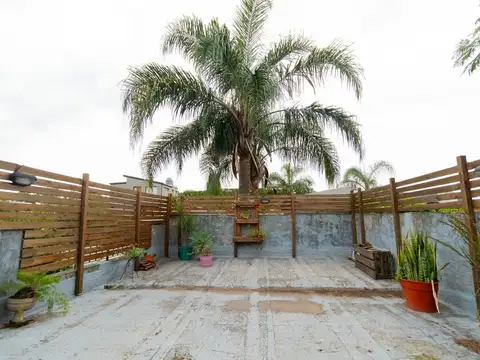 PH en venta 4 amb con patio planta baja Carapachay