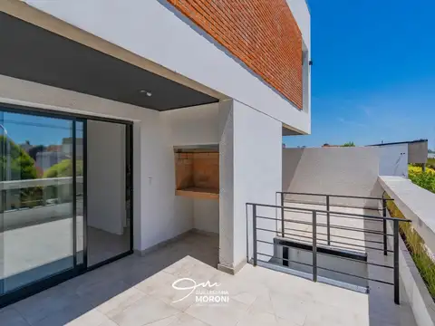 Departamento de tres ambientes al frente en dúplex con balcón terraza y parrilla, Formosa 3348, San José