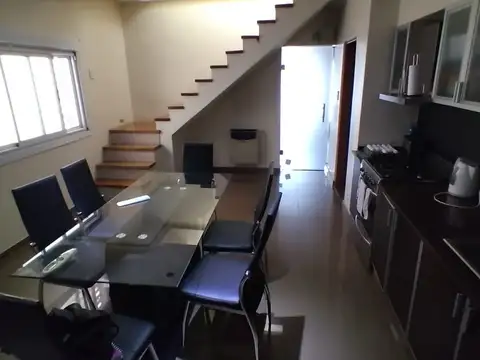 Casa 6 ambientes con 2 baños