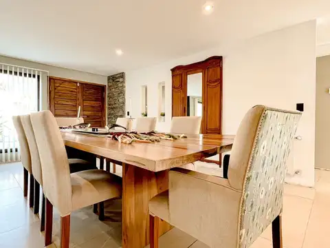 VENTA CASA 5 AMB QUINCHO, PILETA 5 AÑOS ANTIGUEDAD