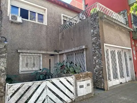 Casa 5 ambientes con 2 baños