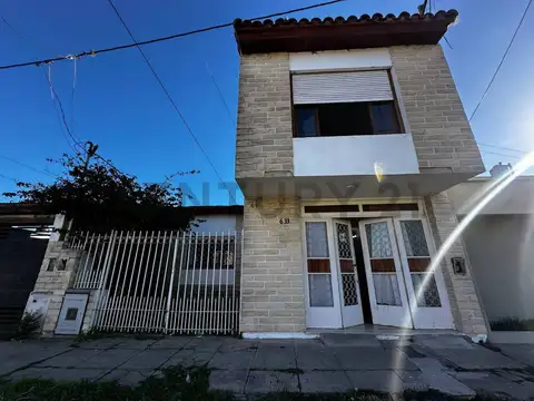 Casa de 3 dormitorios con Jardin y Pileta en Venta en Berisso