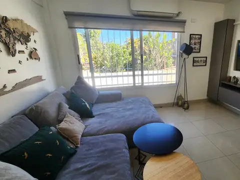 Venta Triplex de 4 Ambientes con Terraza Propia. Con Expensas. Apto Crédito Hipotecario
