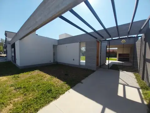 Casa en Barrio Don Mateo, 3 dormitorios, pileta.-