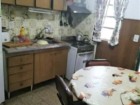 Casa 4 amb, con 2 patios, OPORTUNIDAD