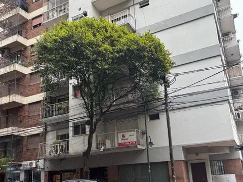 Impecable Dpto. 2 Amb. Balcón- Pleno Centro.